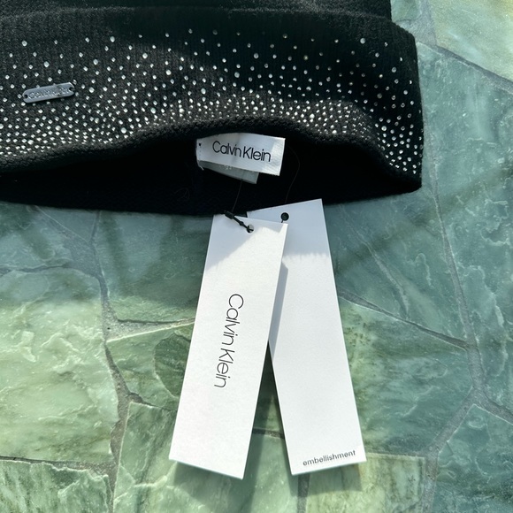Calvin Klein women’s winter hat - Picture 2 of 3